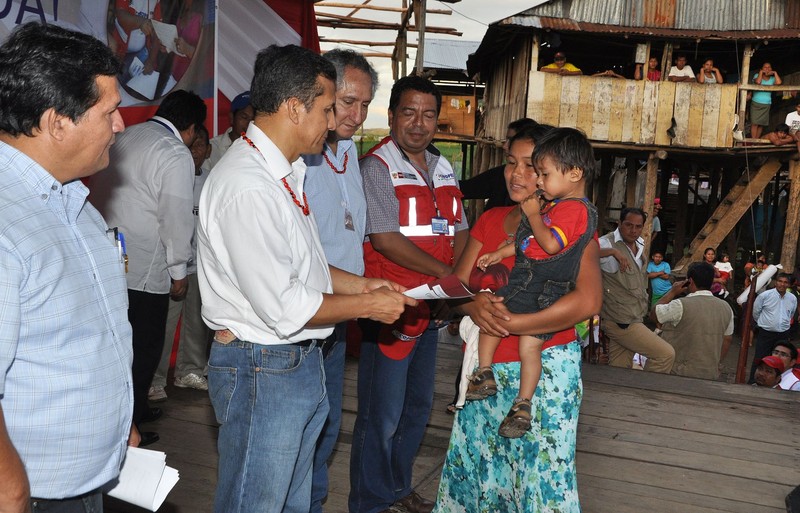 Presidente Ollanta Humala entrega titulo de propiedad en Belen ,Región Loreto