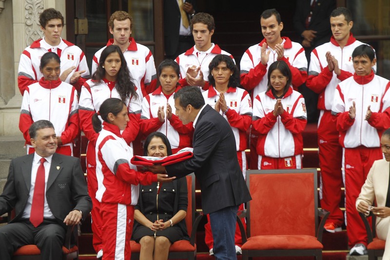 Jefe de Estado, Ollanta Humala, despide en palacio de gobierno a la delegación nacional que participará en Olimpiadas de Londres 2012