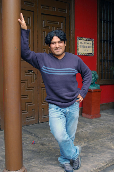 El actor Gustavo Cerrón posando para el lente de Generación.com