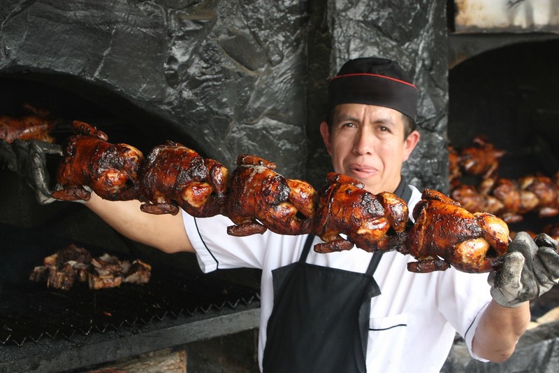 Disfrutando del pollo a la Brasa en su día