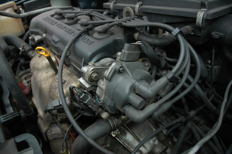 El motor de un carro moderno puede parecer un gran revoltijo de metal, tubos y alambres a las personas que no conozcan de mecánica.