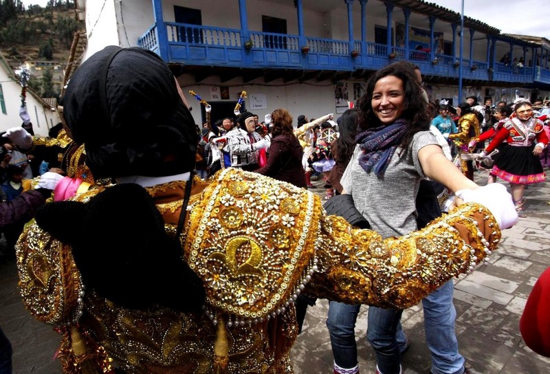 Celebran Procesión de la Virgen del Carmen en Paucartambo - Cusco