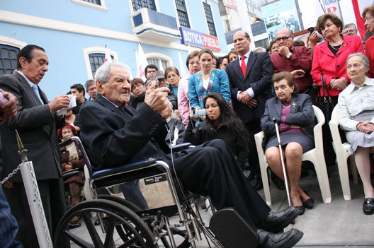 Rinden homenaje al líder histórico del APRA Armando Villanueva en la Casa del Pueblo