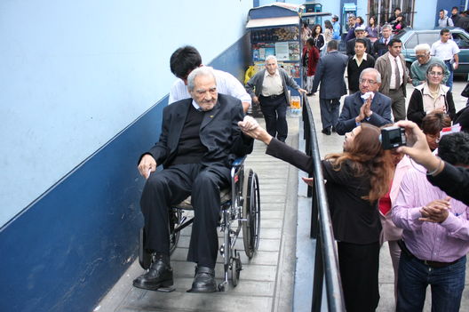 Rinden homenaje al líder histórico del APRA Armando Villanueva en la Casa del Pueblo