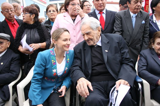 Rinden homenaje al líder histórico del APRA Armando Villanueva en la Casa del Pueblo