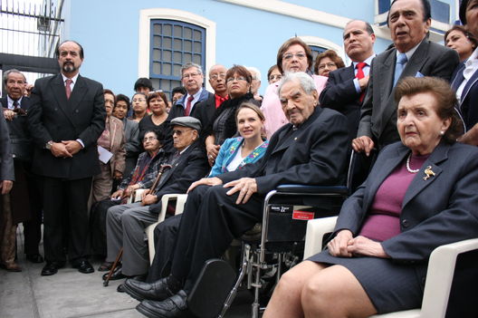 Rinden homenaje al líder histórico del APRA Armando Villanueva en la Casa del Pueblo