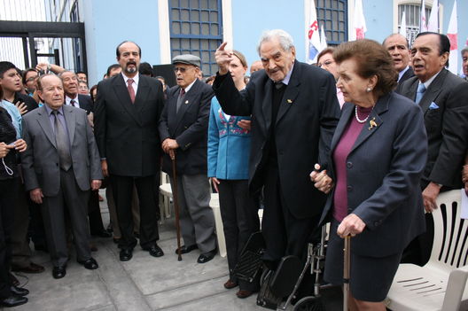 Rinden homenaje al líder histórico del APRA Armando Villanueva en la Casa del Pueblo