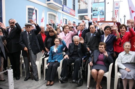 Rinden homenaje al líder histórico del APRA Armando Villanueva en la Casa del Pueblo