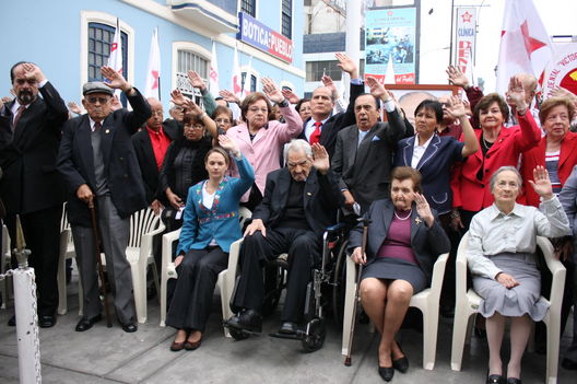 Rinden homenaje al líder histórico del APRA Armando Villanueva en la Casa del Pueblo