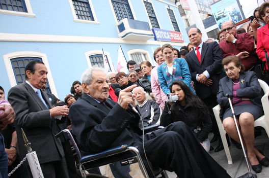 Rinden homenaje al líder histórico del APRA Armando Villanueva en la Casa del Pueblo