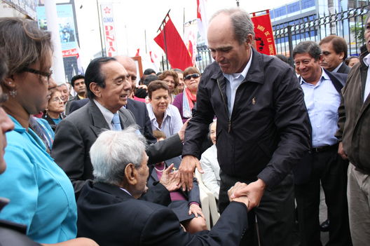 Rinden homenaje al líder histórico del APRA Armando Villanueva en la Casa del Pueblo
