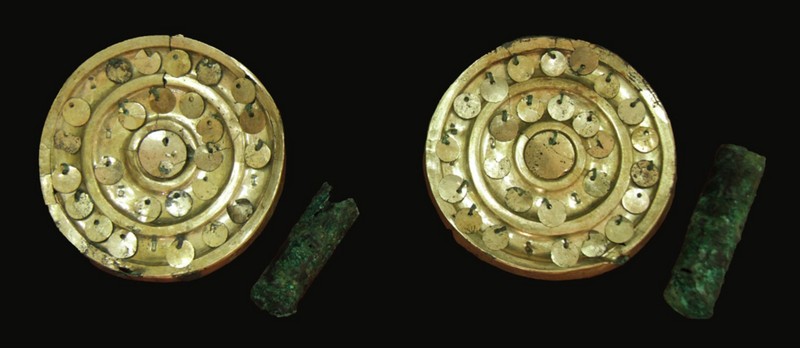 Inauguran muestra Ornamento de cobre hallado en la tumba del Guerrero del Pututo