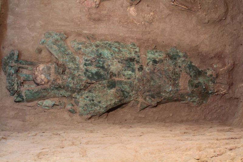 Inauguran muestra Ornamento de cobre hallado en la tumba del Guerrero del Pututo