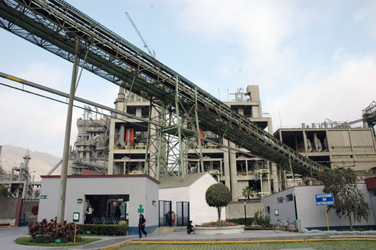 Vistas del frontis de la Planta  Cementos Lima