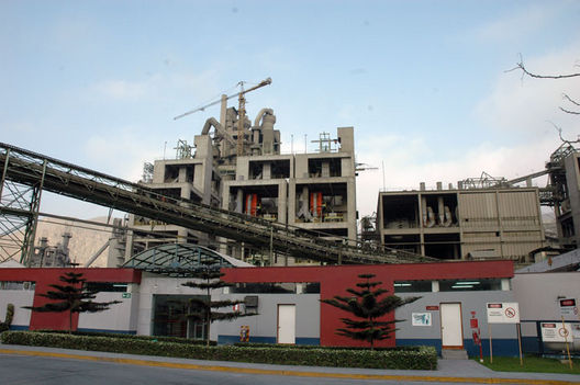 Vistas del frontis de la Planta  Cementos Lima