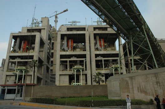Vistas del frontis de la Planta  Cementos Lima