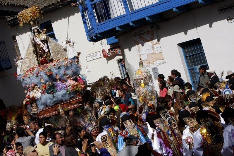 Pobladores y turistas, participaron del tradicional romería en el cementerio de Paucartambo - Cusco