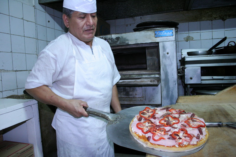 La pizza es uno de los platos más populares, este plato de origen napolitano a dado la vuelta al mundo
