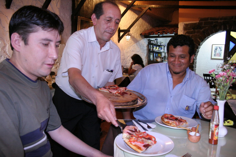 La pizza es uno de los platos más populares, este plato de origen napolitano a dado la vuelta al mundo