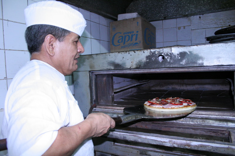 La pizza es uno de los platos más populares, este plato de origen napolitano a dado la vuelta al mundo