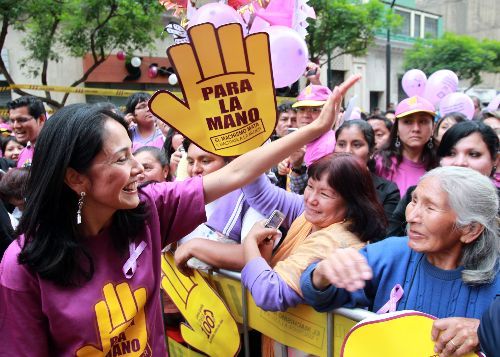 Primera Dama de la Nación Nadine Heredia asiste a la Campaña Contra la Violencia a la Mujer