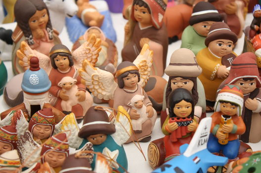 Visite la Feria Artesanal de Lima en la Plaza Bolívar en la avenida Abancay