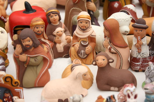 Visite la Feria Artesanal de Lima en la Plaza Bolívar en la avenida Abancay