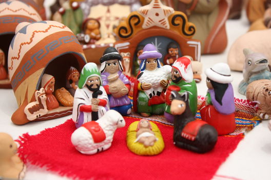 Visite la Feria Artesanal de Lima en la Plaza Bolívar en la avenida Abancay