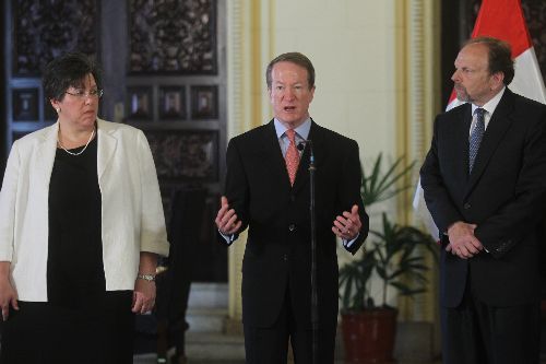 Presidente del Consejo de Ministros, Salomon Lerner,en conferencia de prensa en Palacio de Gobierno el 29 de noviembre 2011