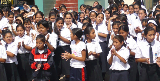 Un día de clases en los colegios estatales de Lima, Perú