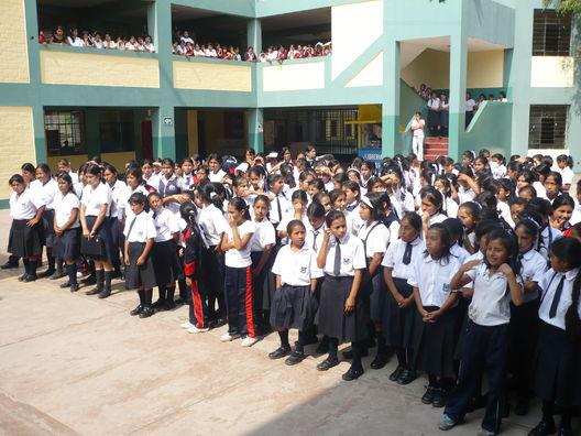 Un día de clases en los colegios estatales de Lima, Perú