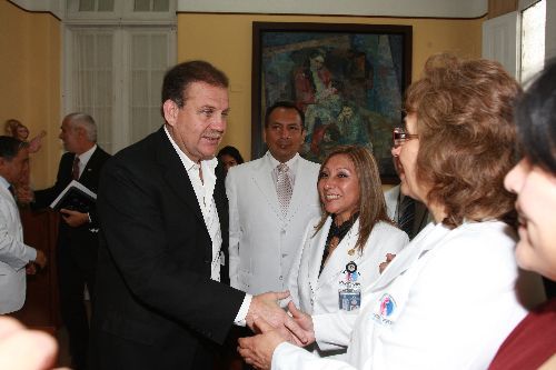 Ministro de Salud Alberto Tejada, visito en el Hospital Arzobispo Loayza