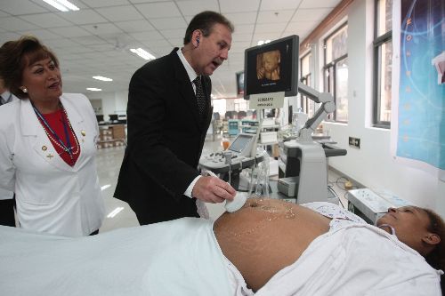 Ministro de Salud Alberto Tejada, visito en el Hospital Arzobispo Loayza