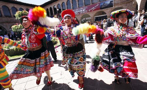 Danzas y Festejos por la clausura del  CADE 2011 en la Ciudad del Cuzco