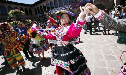 Danzas y Festejos por la clausura del  CADE 2011 en la Ciudad del Cuzco