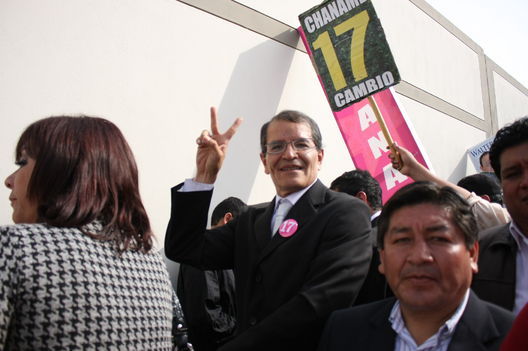 El Candidato al Decanato CAL 2012 con el numero 17, el Doctor  Raúl Chaname Orbe