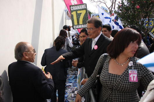 El Candidato al Decanato CAL 2012 con el numero 17, el Doctor  Raúl Chaname Orbe