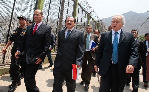 Ministro de Trabajo, Rudecindo Vega, y presidente del INPE, José Pérez, firmaron convenio para brindar importante capacitación a internos del Penal de Lurigancho