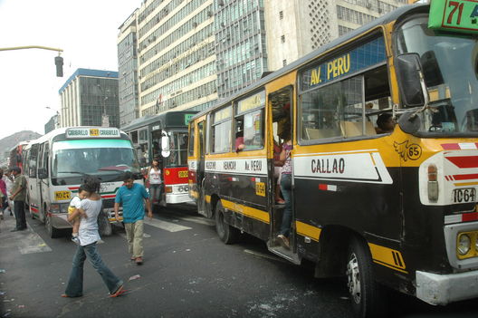 La Municipalidad de Lima reordenará la avenida Abancay contemplando solo tres paraderos para los usuarios