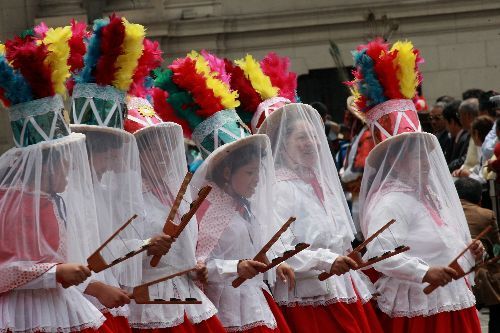 La tradicional y colorida danza andina de la Huaylia fue presentada en el Patio de Honor de Palacio de Gobierno.