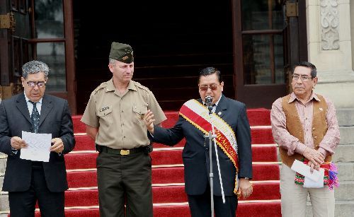 La tradicional y colorida danza andina de la Huaylia fue presentada en el Patio de Honor de Palacio de Gobierno.