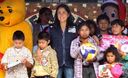 La Primera Dama de la Nación, Nadine Heredia, participó en chocolatada navideña con hijos de recicladores en el distrito de San Juan de Miraflores.