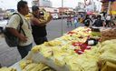 Venta de cotillón va en aumento en diversos mercados limeños con la llegada del Año Nuevo