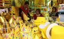 Venta de cotillón va en aumento en diversos mercados limeños con la llegada del Año Nuevo