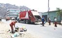 Recojo de basura en el centro de Lima tras celebraciones de Navidad.