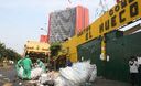 Recojo de basura en el centro de Lima tras celebraciones de Navidad.