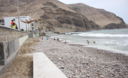 Playa La Herradura se queda sin arena y en su lugar ahora solo han quedado piedras y más piedras