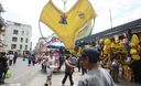 Venta de piñatas, sombreros y cotillón en Mesa Redonda por las fiestas de Año Nuevo.