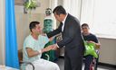 Jefe de Estado Ollanta Humala visitó a pacientes en hospitales de los institutos armados.