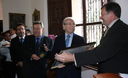Javier Pérez de Cuellar recibió la medalla Grand Vermeil de manos del alcalde de Paris, Bertrand Delanoe.